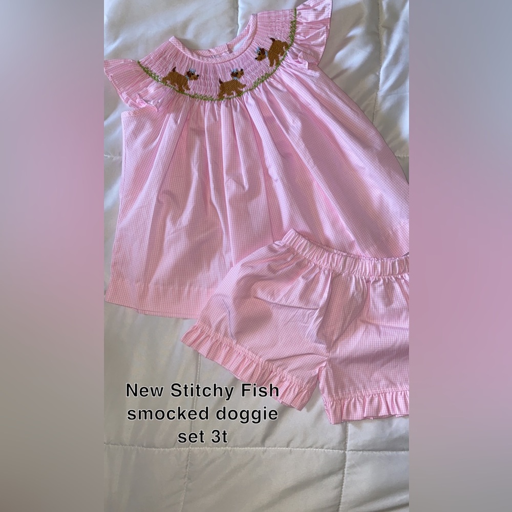 NWOT Stitchy fish smocked short set sz. 3T